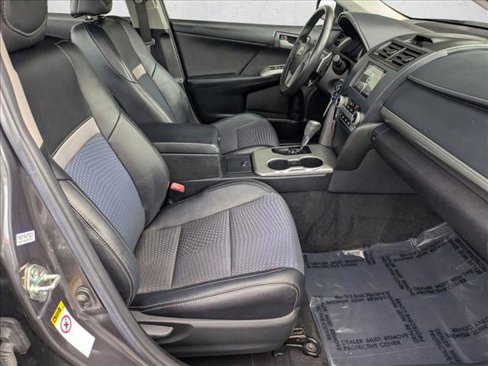 Used 2014 Toyota Camry SE image 18