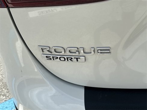Used 2022 Nissan Rogue Sport SL w/ Premium Package image 8