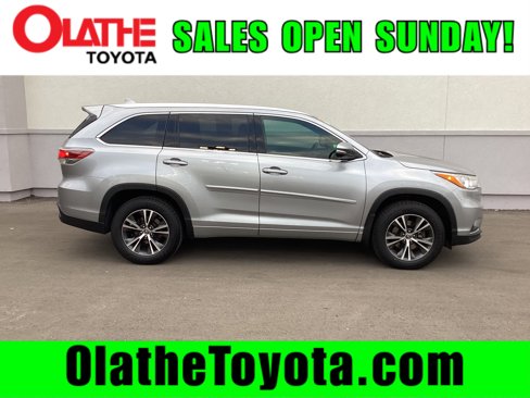 Used 2016 Toyota Highlander XLE image 1