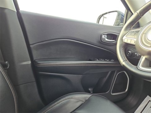 Used 2018 Jeep Compass Latitude image 15