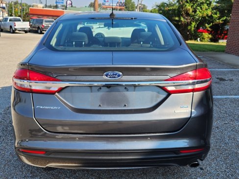 Used 2018 Ford Fusion SE w/ Fusion SE Technology Package image 9
