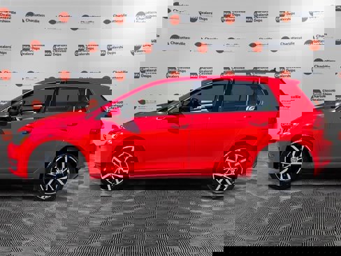 Used 2017 Volkswagen Golf SE image 2
