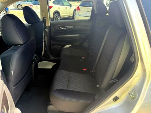Used 2020 Nissan Rogue SV image 5