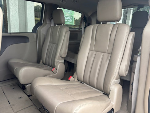 Used 2015 Chrysler Town & Country Touring-L image 13