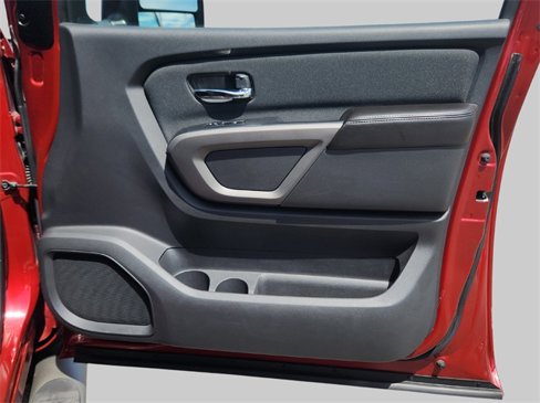 Used 2015 Nissan Titan SV image 30