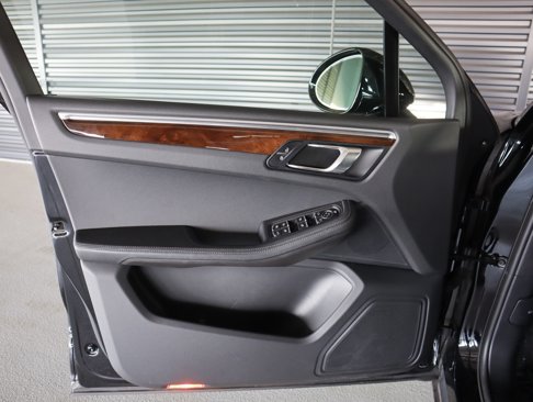 Certified 2023 Porsche Macan image 24