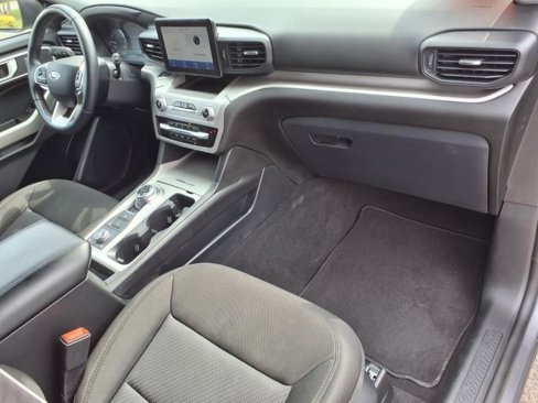 Used 2022 Ford Explorer XLT image 18