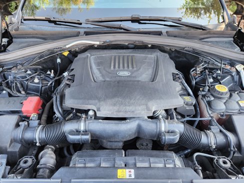 Used 2018 Land Rover Range Rover Velar R-Dynamic SE image 10