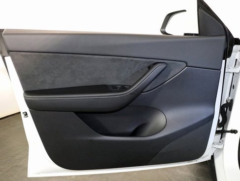 Used 2021 Tesla Model Y Long Range image 21