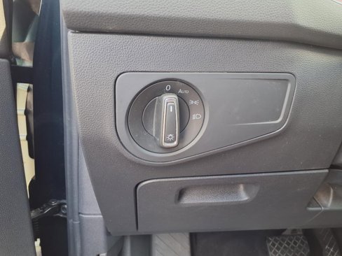 Used 2019 Volkswagen Tiguan SE image 17