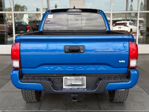 Used 2017 Toyota Tacoma TRD Sport image 11