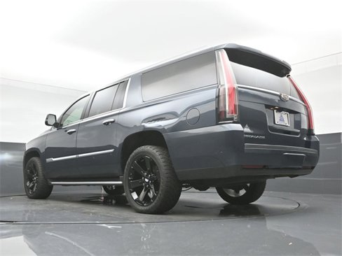 Used 2019 Cadillac Escalade ESV Luxury image 14