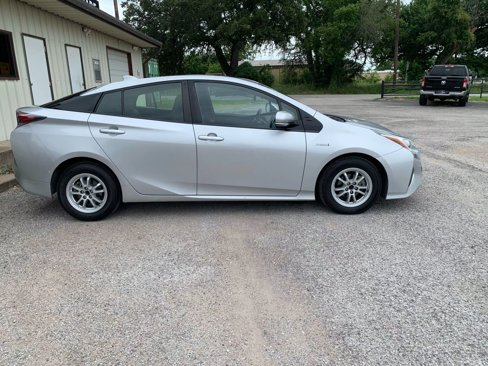 Used 2017 Toyota Prius Four Touring image 1