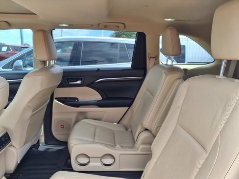 Used 2015 Toyota Highlander Limited image 9