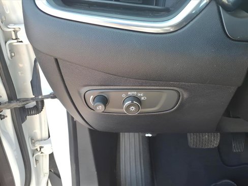 Used 2018 Chevrolet Equinox LT image 12