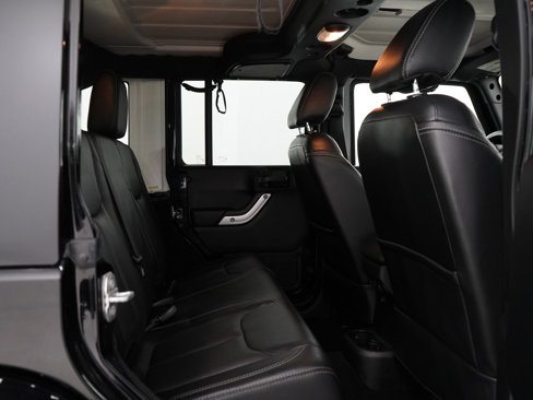 Used 2018 Jeep Wrangler Unlimited Sahara w/ Dual Top Group image 11