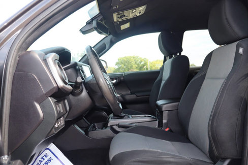 Used 2021 Toyota Tacoma TRD Off-Road image 5