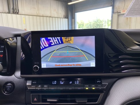 Used 2025 Toyota Camry SE image 40