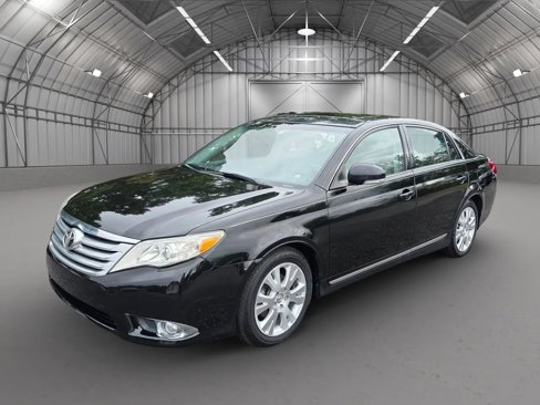 Used 2011 Toyota Avalon Limited image 3