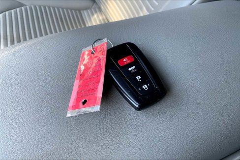 Used 2020 Toyota Camry SE image 14