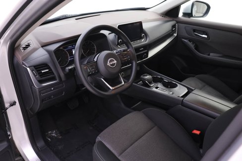 Used 2023 Nissan Rogue SV image 3