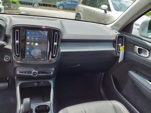 New 2025 Volvo XC40 B5 Core w/ Climate Package image 10