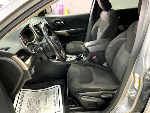 Used 2017 Jeep Cherokee Latitude image 12