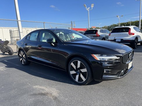 New 2024 Volvo S60 B5 Plus w/ Climate Package image 4