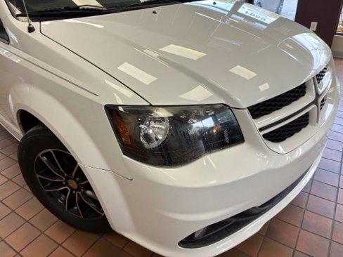 Used 2019 Dodge Grand Caravan GT image 2