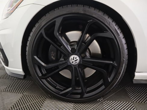 Used 2018 Volkswagen Golf R 4-Door image 31