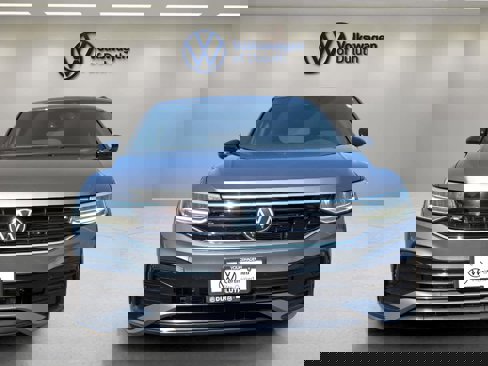 Certified 2022 Volkswagen Tiguan SE R-Line image 8