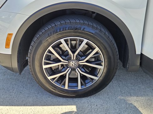Used 2020 Volkswagen Tiguan SE w/ Panoramic Sunroof Package image 35