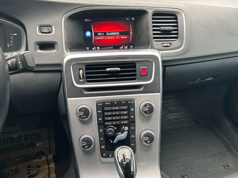 Used 2018 Volvo S60 T5 Inscription image 40