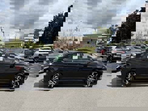 Certified 2025 Volkswagen Jetta SEL image 3