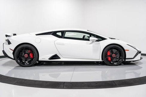 Used 2024 Lamborghini Huracan Tecnica image 2