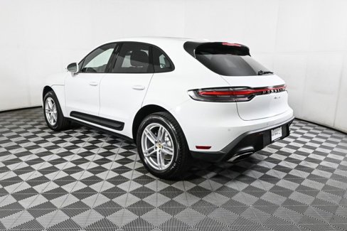 Certified 2025 Porsche Macan image 3