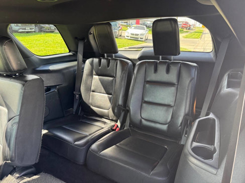 Used 2017 Ford Explorer XLT w/ Equipment Group 202A image 13