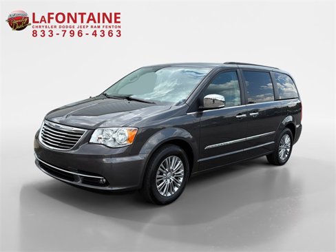 Used 2016 Chrysler Town & Country Touring-L w/ Driver Convenience Group image 1