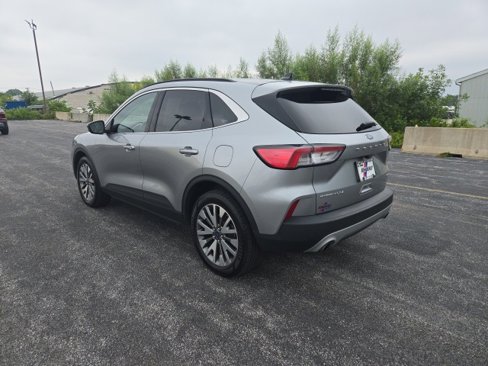 Used 2022 Ford Escape Titanium image 3
