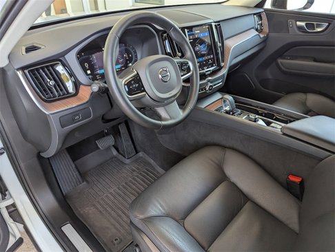 Used 2023 Volvo XC60 B5 Plus w/ Protection Package Premier image 11