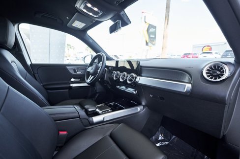 Used 2022 Mercedes-Benz GLB 250 4MATIC w/ Premium Package Lite image 26