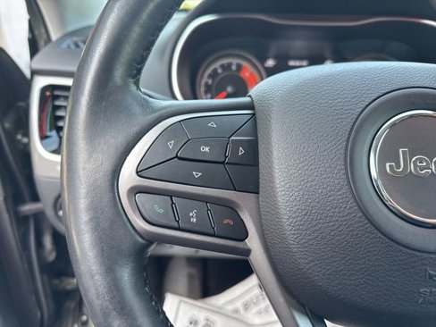 Used 2019 Jeep Cherokee Limited image 13