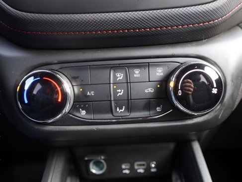 Used 2023 Chevrolet TrailBlazer RS image 39