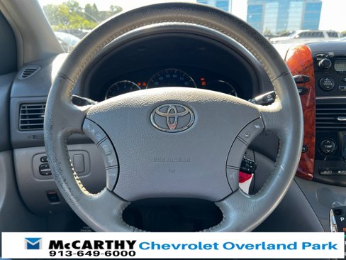 Used 2010 Toyota Sienna XLE image 12