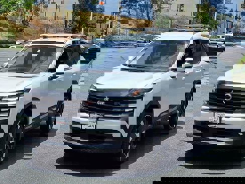 New 2025 Nissan Kicks SR w/ Illumination Package image 3