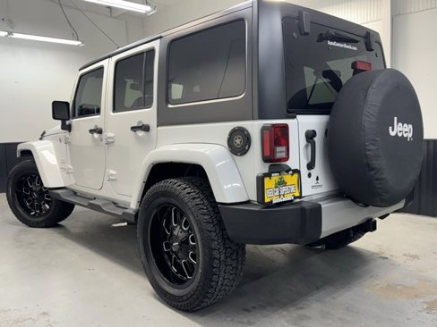 Used 2018 Jeep Wrangler Unlimited Sahara image 6