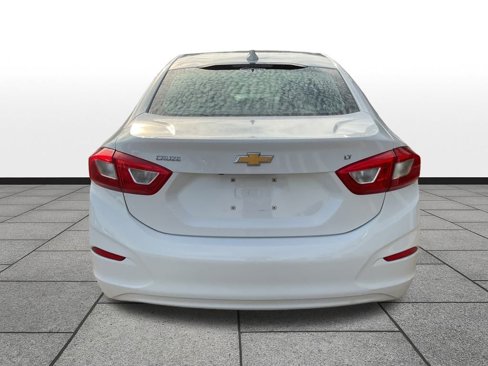 Used 2017 Chevrolet Cruze LT image 4