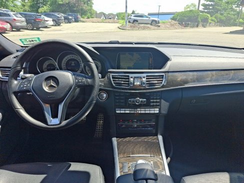 Used 2015 Mercedes-Benz E 400 4MATIC Sedan image 15
