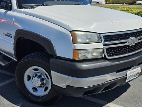 Used 2006 Chevrolet Silverado 2500 W/T w/ Heavy-Duty Power Package image 5