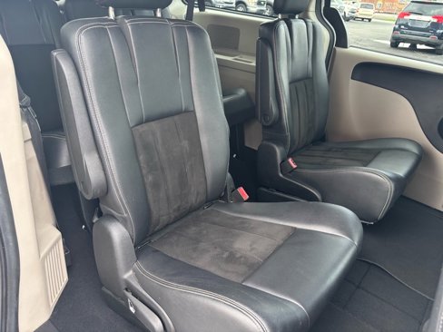 Used 2019 Dodge Grand Caravan SXT image 21